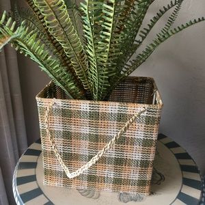 Vintage Accents - Vintage Woven Green And Yellow Basket! Vintage Accents - Vintage Woven Green And Yellow Basket!